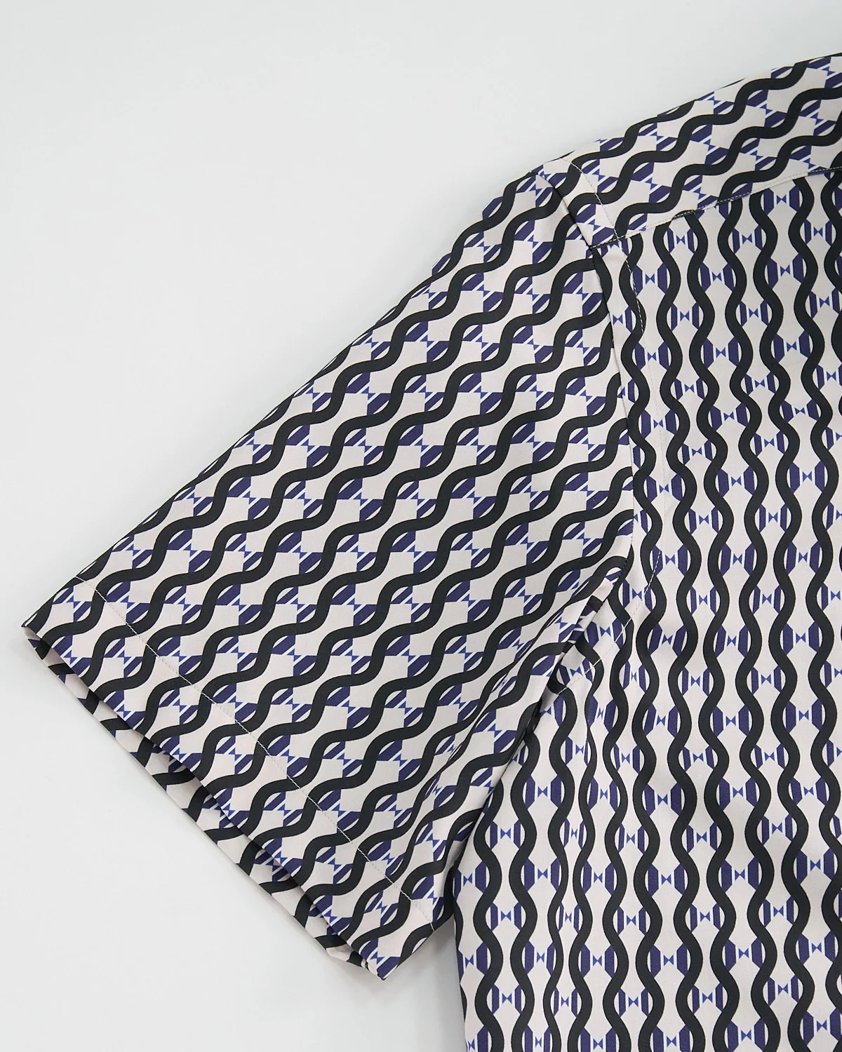 Wavy Geometric Print Cotton Short Sleeve Shirt - Image 4