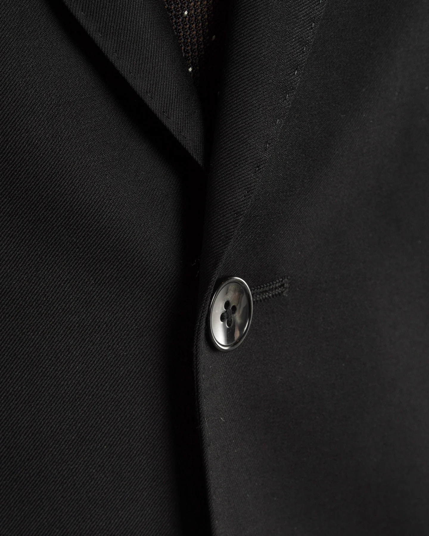 Mantua Super 130S Black All Season Solid Wool Suit - Image 4