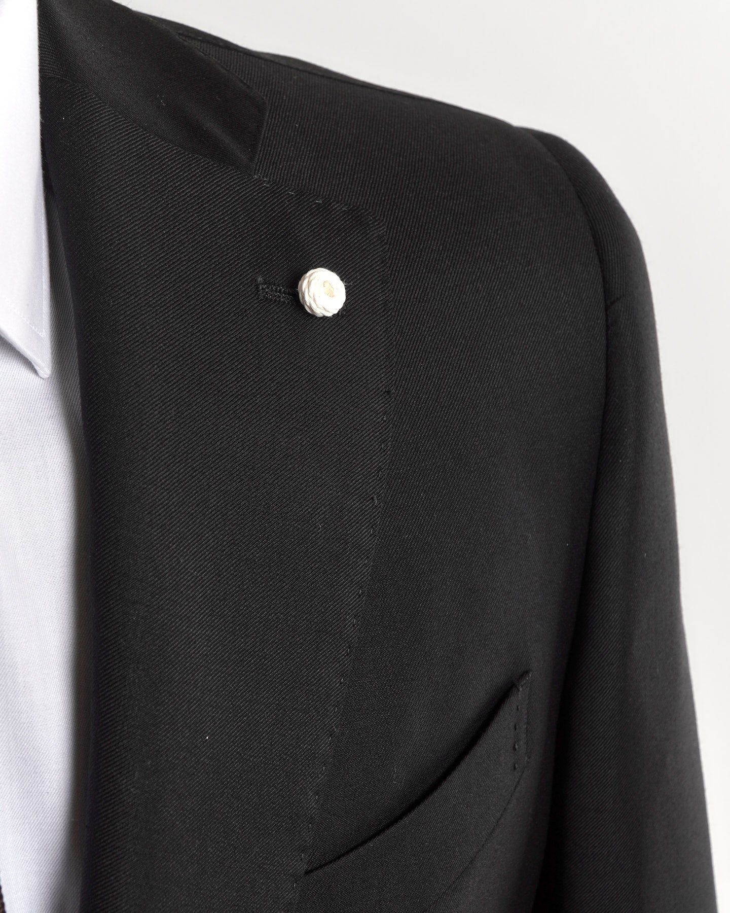Mantua Super 130S Black All Season Solid Wool Suit - Image 5